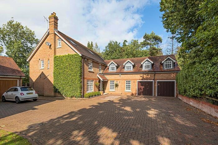 6 Bedroom Terraced House To Rent In May Gardens, Elstree, WD6