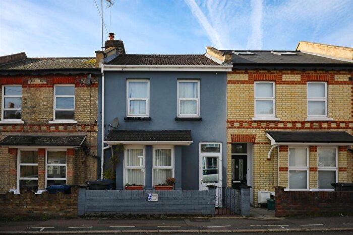 3 Bedroom Terraced House For Sale In Bedford Road, Ealing, W13