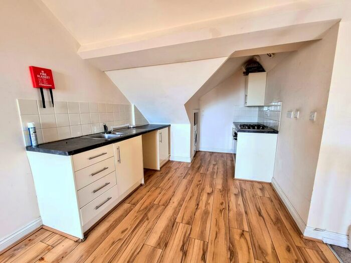 2 Bedroom Ground Maisonette To Rent In High Street, Llantrisant, Pontyclun, CF72