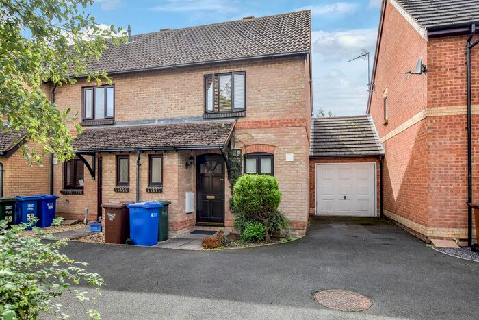 2 Bedroom Semi-Detached House To Rent In Hawksmead, Bicester, OX26