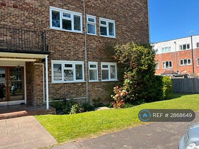 2 Bedroom Flat To Rent In Lindfield Gardens, Guildford, GU1