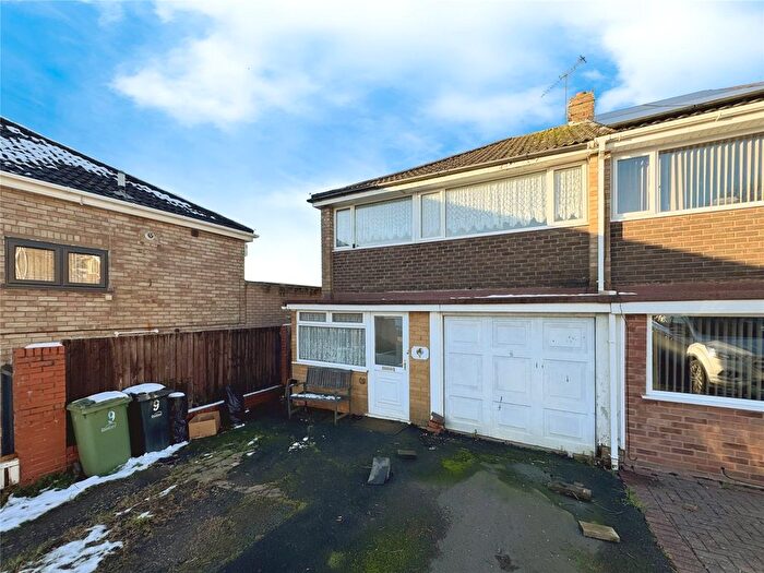 4 Bedroom Semi-Detached House To Rent In Magdalen Close, Dudley, West Midlands, DY1