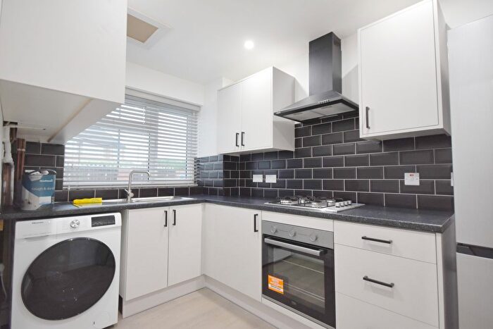 2 Bedroom Flat To Rent In Winsford Avenue, Coventry, CV5