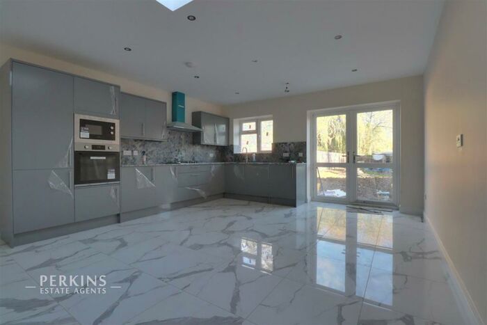 5 Bedroom Semi-Detached House To Rent In Wembley, HA0