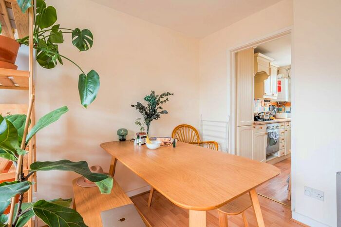 1 Bedroom Flat To Rent In Rawstorne Street, Angel, London, EC1V