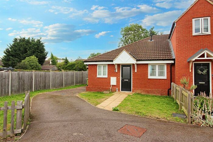 2 Bedroom Bungalow To Rent In Berry Court, Bradville, MK13