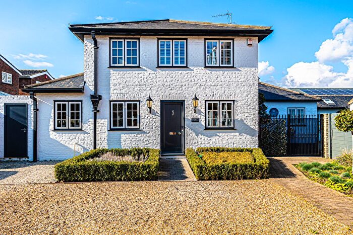 4 Bedroom Detached House For Sale In High Road, Fobbing, SS17