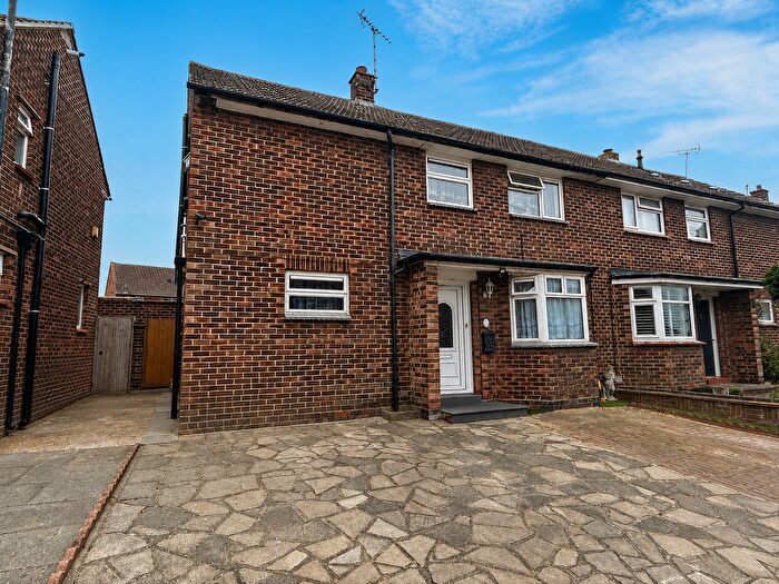 3 Bedroom Semi Detached House For Sale In Newington Avenue, Southend-On-Sea, SS2