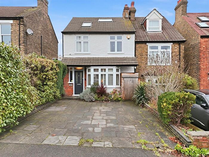 3 Bedroom Property For Sale In Gordon Hill, Enfield, EN2