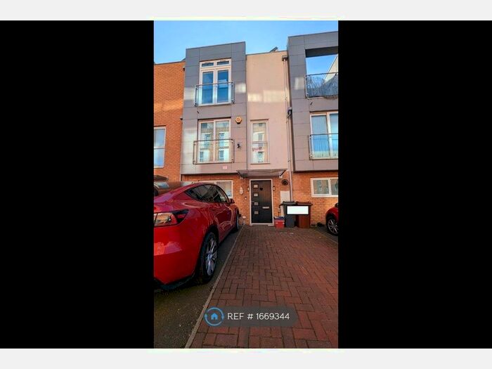 4 Bedroom Terraced House To Rent In Pontes Avenue, Hounslow, TW3