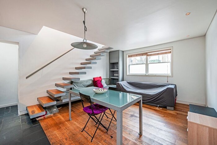 2 Bedroom Flat To Rent In Edgarley Terrace, Fulham, London, SW6