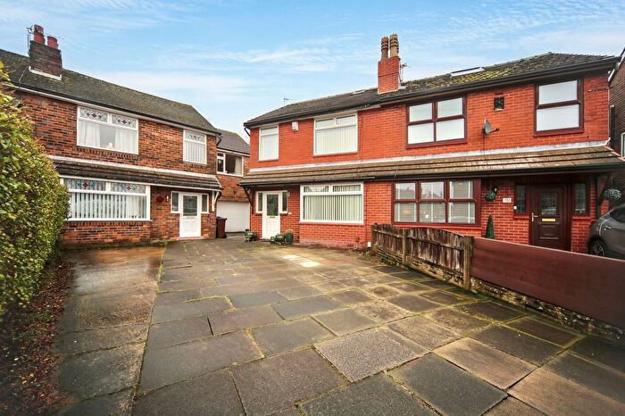 3 Bedroom Semi-Detached House For Sale In Munro Avenue, Orrell, WN5