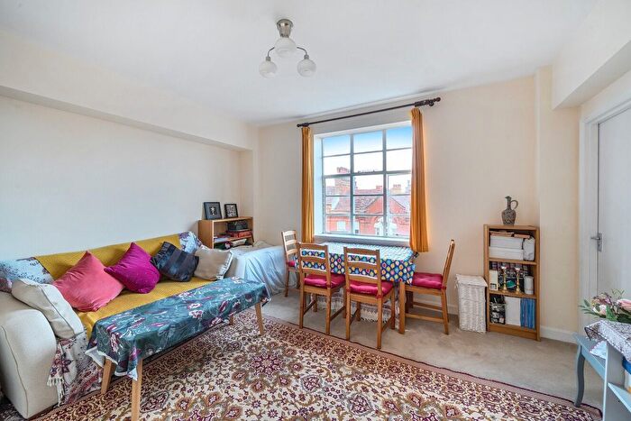 1 Bedroom Flat To Rent In Hamlet Gardens, London, W6
