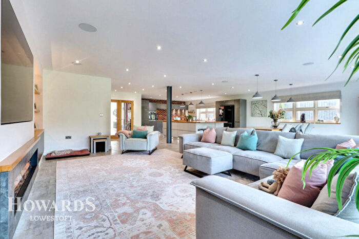 6 Bedroom Chalet For Sale In Chestnut Avenue, Lowestoft, NR32