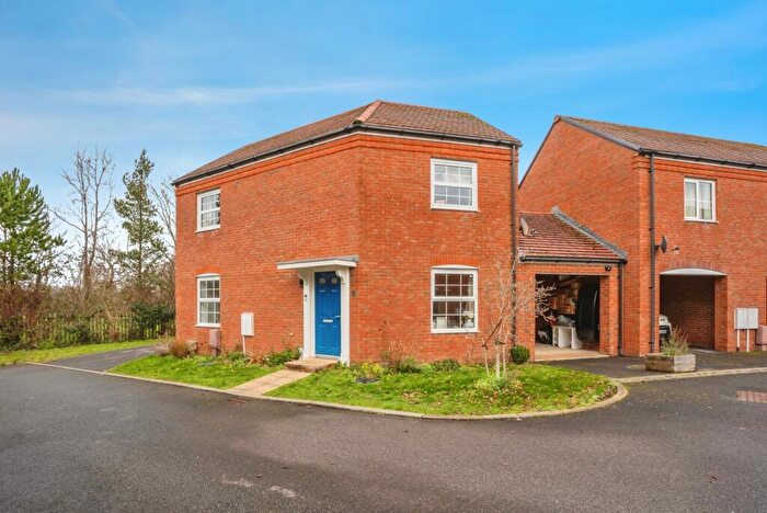 3 Bedroom Detached House For Sale In Baileys Way, Hambrook, Chichester, West Sussex, PO18