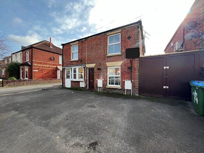 1 Bedroom Flat To Rent In Kingston Road, SO15