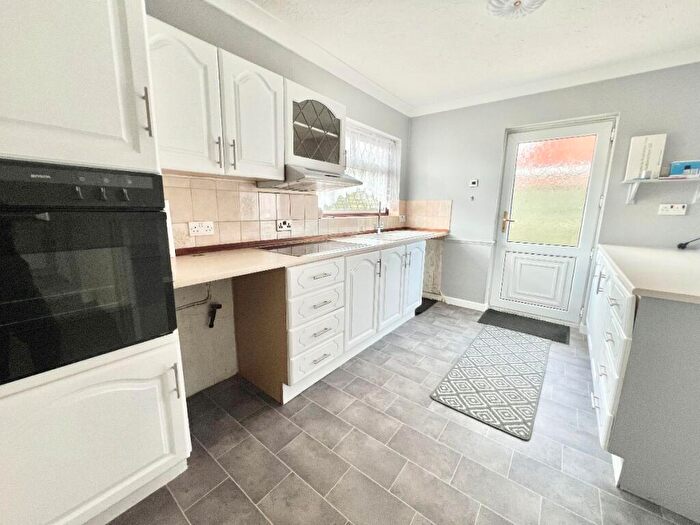 2 Bedroom Bungalow For Sale In Janette Avenue, Canvey Island, SS8