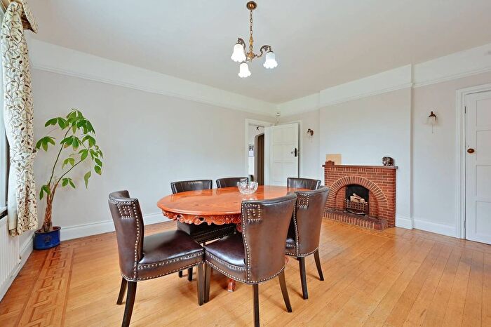 5 Bedroom Detached House For Sale In Abbots Road, Watford, Abbots Langley, WD5