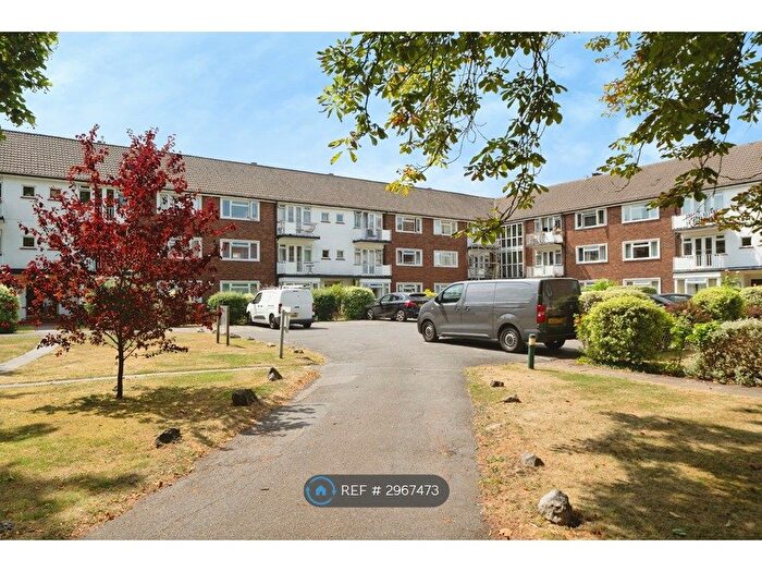 2 Bedroom Flat To Rent In Lovelace Gardens, Surbiton, KT6