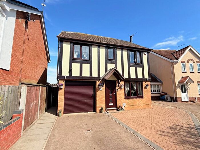 4 Bedroom Detached House For Sale In Biscay Gardens, Caister-On-Sea, Great Yarmouth, NR30