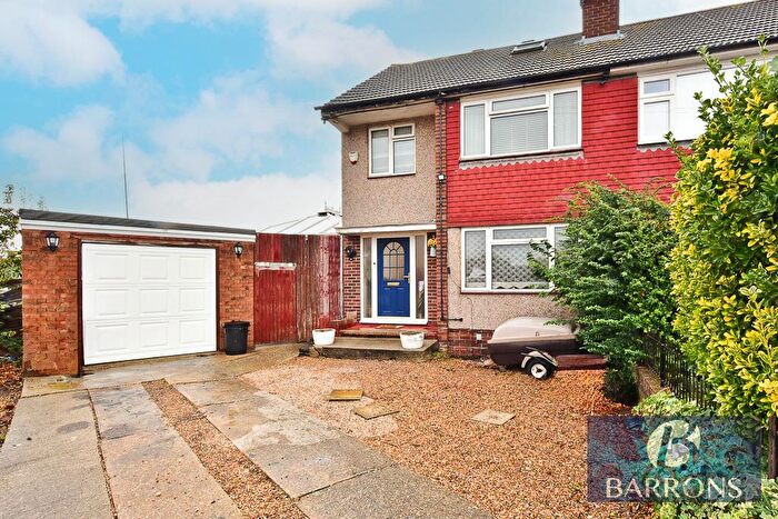 4 Bedroom Semi-Detached House For Sale In Landmead Road, Cheshunt, EN8
