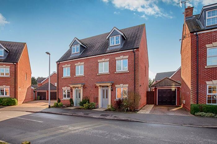 4 Bedroom Semi-Detached House To Rent In Brittain Lane, Warwick, CV34