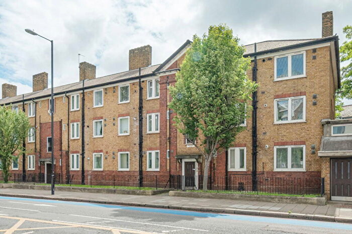 3 Bedroom Flat For Sale In York Road, London, SW11