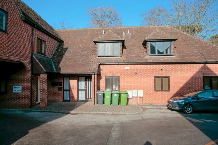 2 Bedroom Flat To Rent In High Street, Wallingford, OX10