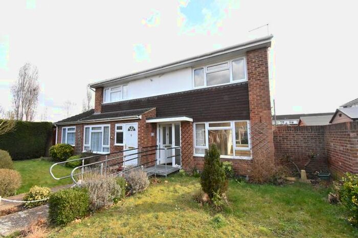 2 Bedroom Terraced House To Rent In Radcot Close, Maidenhead, Berkshire, SL6
