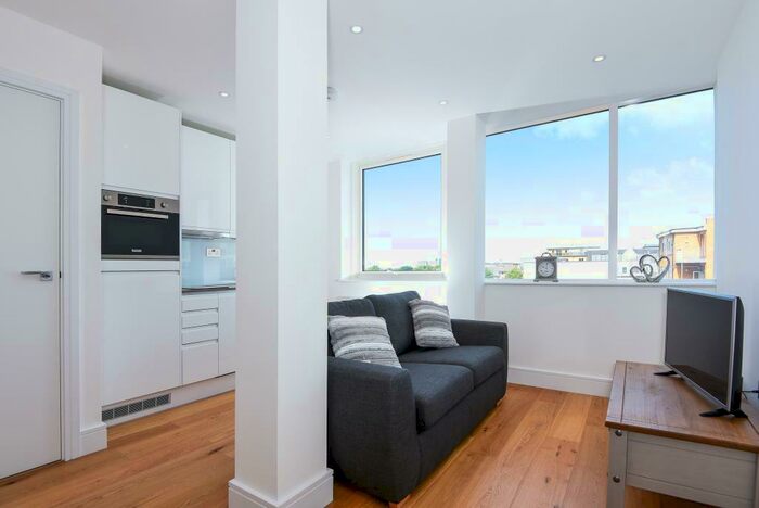 Apartment To Rent In Slough, Berkshire, SL1