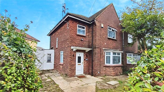3 Bedroom Semi Detached House For Sale In Christianfields Avenue, Gravesend, Kent, DA12