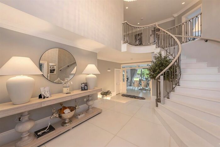 5 Bedroom Detached House For Sale In Hatching Green Close, Harpenden, AL5