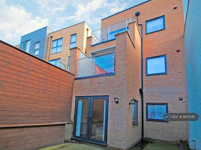 2 Bedroom Flat To Rent In Hither Green, London, SE13