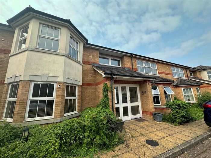 2 Bedroom Flat For Sale In Diamond Road, Watford, WD24