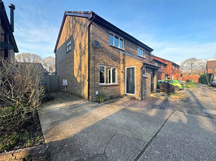 2 Bedroom Semi Detached House For Sale In The Glade, Fareham, Hampshire, PO15