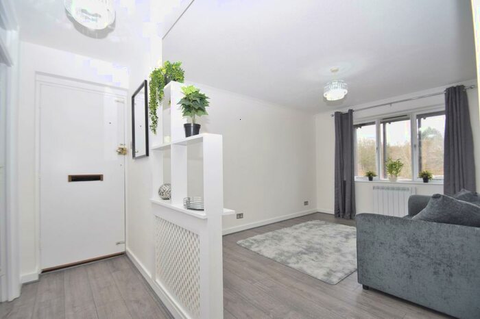 2 Bedroom Apartment To Rent In Troutbeck, Peartree Bridge, MK6