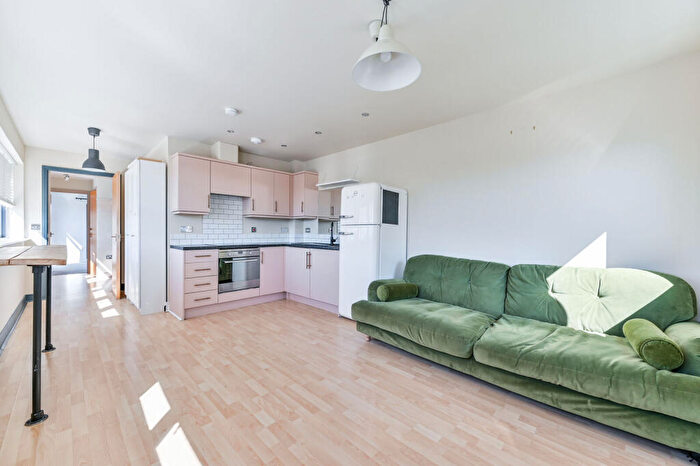 1 Bedroom Flat To Rent In Windmill Road, , Clapton, London, E5