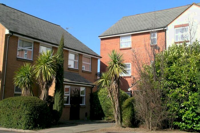 Studio To Rent In Queens Court, Queens Road, Slough, SL1