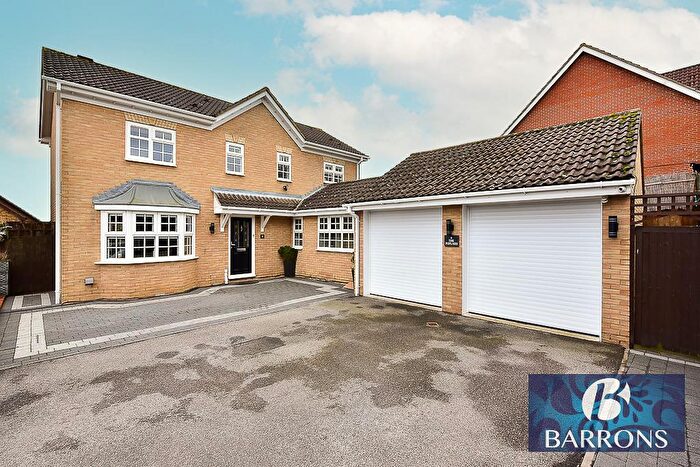 4 Bedroom Detached House For Sale In The Poplars, West Cheshunt, EN7