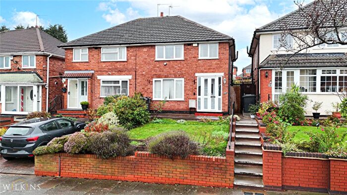 3 Bedroom Semi Detached House For Sale In Weybourne Road, Birmingham, West Midlands, B44
