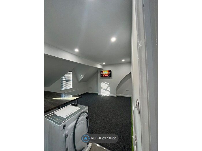2 Bedroom Flat To Rent In Llewelyn Road, Colwyn Bay, LL29