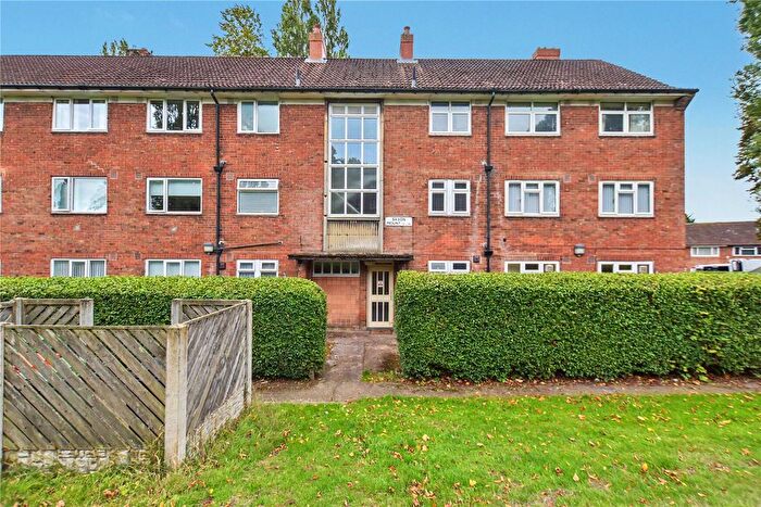 2 Bedroom Flat For Sale In Saxon Mount, Leeds, West Yorkshire, LS17