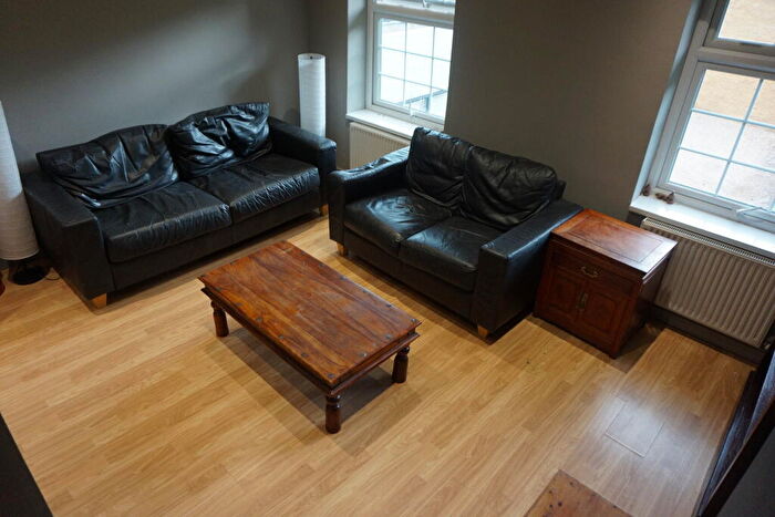 3 Bedroom Flat To Rent In Ascupart House, SO17