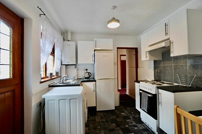 3 Bedroom Detached Bungalow For Sale In Park Road, Newbridge, NP11