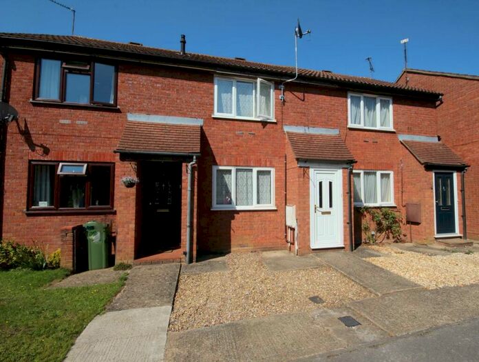 2 Bedroom Terraced House To Rent In Cross Gates Close, Bracknell, RG12