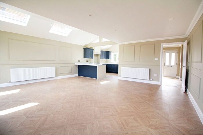 3 Bedroom Bungalow For Sale In Chiltern Close, Goffs Oak, Waltham Cross, EN7