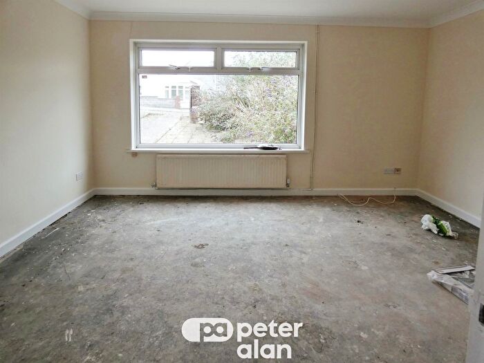 2 Bedroom Detached Bungalow For Sale In Brynffynon Close, Aberdare, CF44