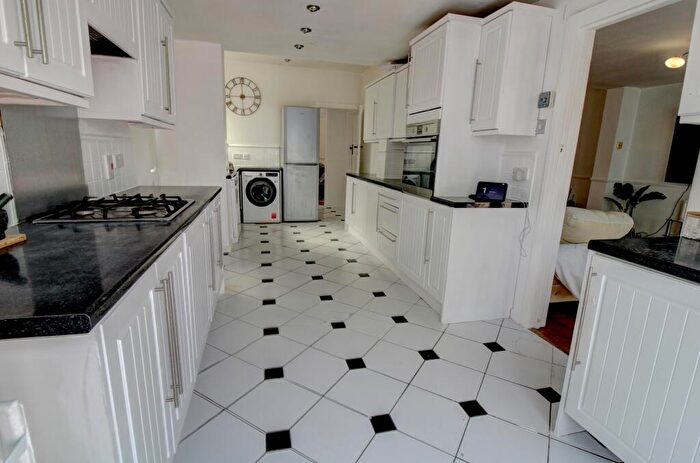 3 Bedroom Semi-Detached House For Sale In Balcombe Road, Horley, RH6