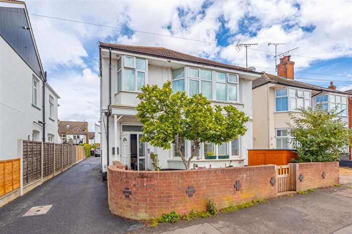 1 Bedroom Flat For Sale In Southbourne Grove, Westcliff-On-Sea, SS0