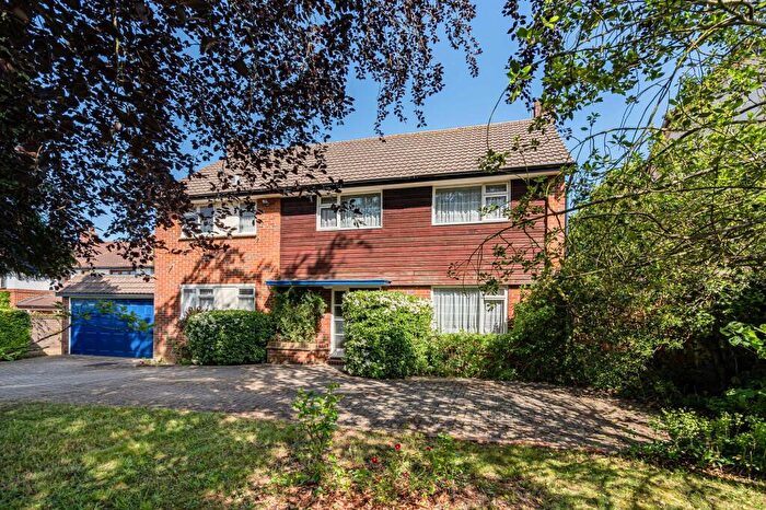 4 Bedroom Detached House For Sale In Ottways Lane, Ashtead, KT21